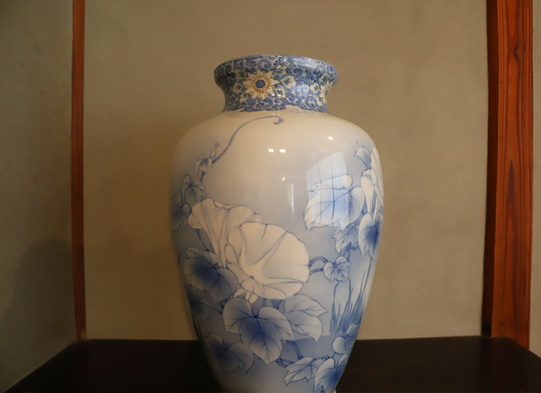 Images of ceramics on display at the Futaba Museum