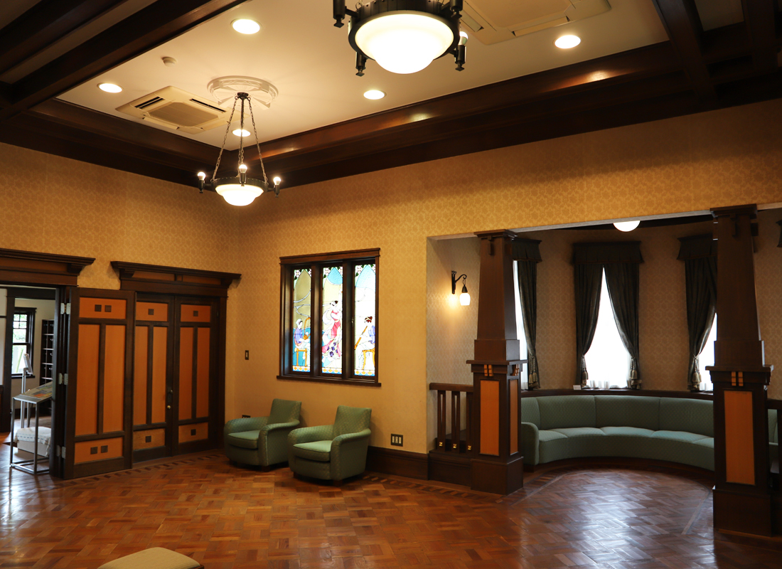 Interior view of the 1st floor grand parlor