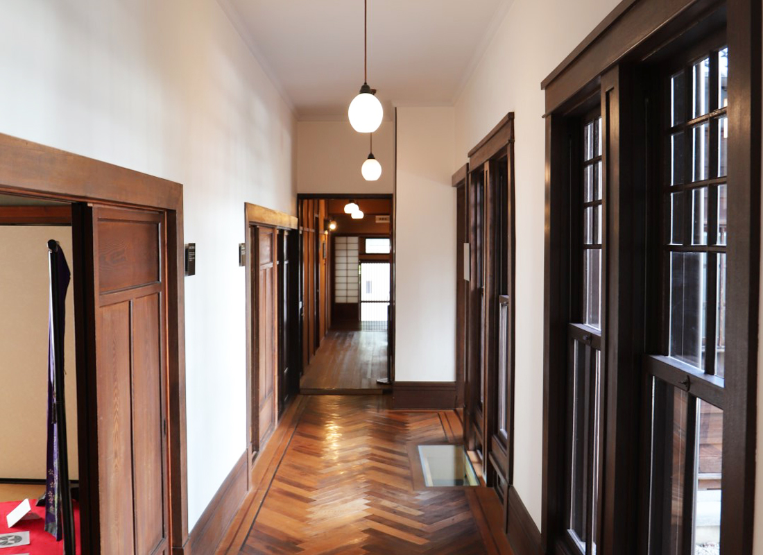 Interior view of the 1st floor hallway, grand parlor