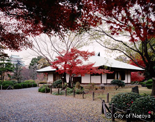 <h4>Ninomaru Landscape Garden</h4>