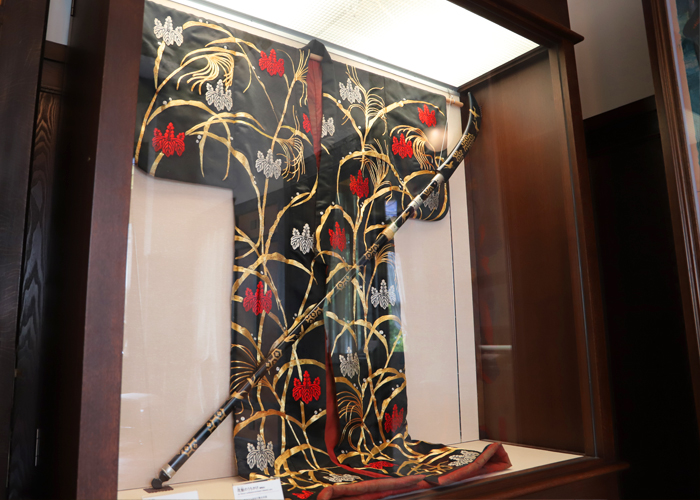 Images of the Courtesan's costume and replica Naginata polesword