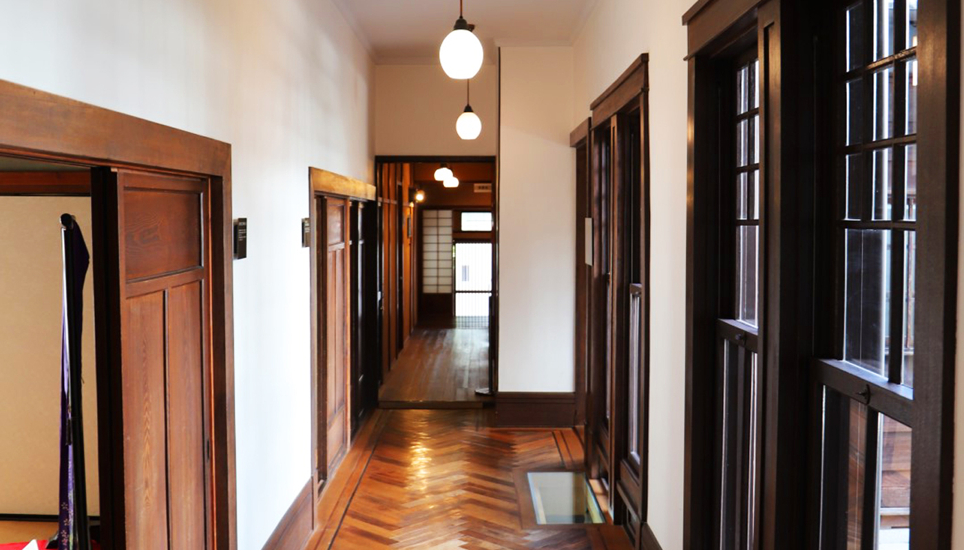 Interior view of the 1st floor hallway, grand parlor