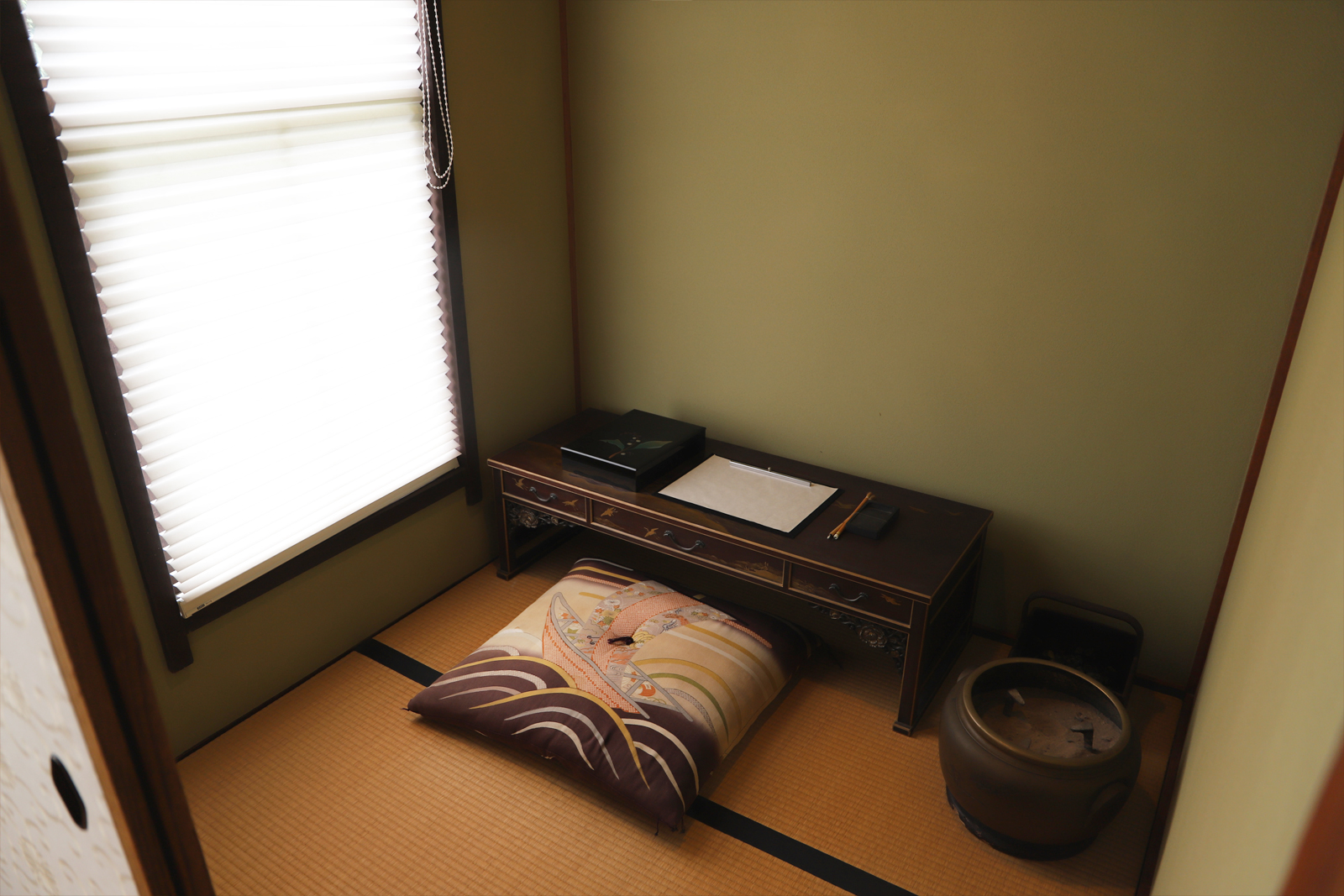 Japanese-style room